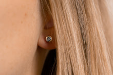 Lade das Bild in den Galerie-Viewer, Ohrstecker Silber mit eisblauen Saphiren