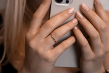 Lade das Bild in den Galerie-Viewer, Kordelring "zurechtgedreht"