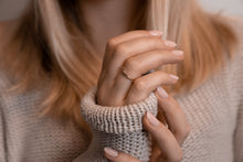 Lade das Bild in den Galerie-Viewer, Kordelring "zurechtgedreht"