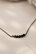 Lade das Bild in den Galerie-Viewer, zarte Silbercolliers mit Turmalinverlauf