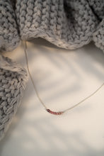Lade das Bild in den Galerie-Viewer, zarte Silbercolliers mit Turmalinverlauf