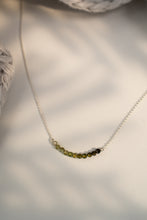 Lade das Bild in den Galerie-Viewer, zarte Silbercolliers mit Turmalinverlauf