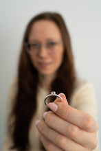 Lade das Bild in den Galerie-Viewer, Silberring mit achteckigem Zirkon