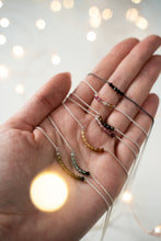 Lade das Bild in den Galerie-Viewer, zarte Silbercolliers mit Turmalinverlauf