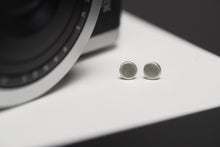 Lade das Bild in den Galerie-Viewer, Ohrstecker "kleiner Knopf"