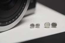 Lade das Bild in den Galerie-Viewer, Ohrstecker "kleiner Knopf"