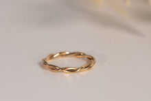 Lade das Bild in den Galerie-Viewer, Kordelring "zurechtgedreht"