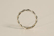 Lade das Bild in den Galerie-Viewer, Kordelring "zurechtgedreht"