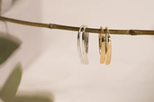 Lade das Bild in den Galerie-Viewer, zeitlos schicke Ohrbügel