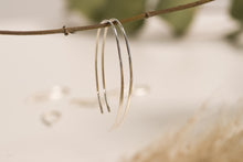 Lade das Bild in den Galerie-Viewer, zeitlos schicke Ohrbügel