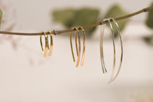 Lade das Bild in den Galerie-Viewer, zeitlos schicke Ohrbügel