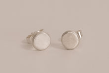 Lade das Bild in den Galerie-Viewer, Ohrstecker "kleiner Knopf"