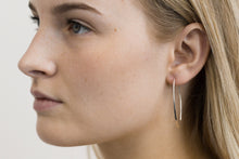 Lade das Bild in den Galerie-Viewer, zeitlos schicke Ohrbügel