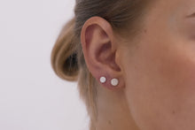 Lade das Bild in den Galerie-Viewer, Ohrstecker "kleiner Knopf"