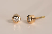 Lade das Bild in den Galerie-Viewer, Brillantstecker &quot;classic&quot;
